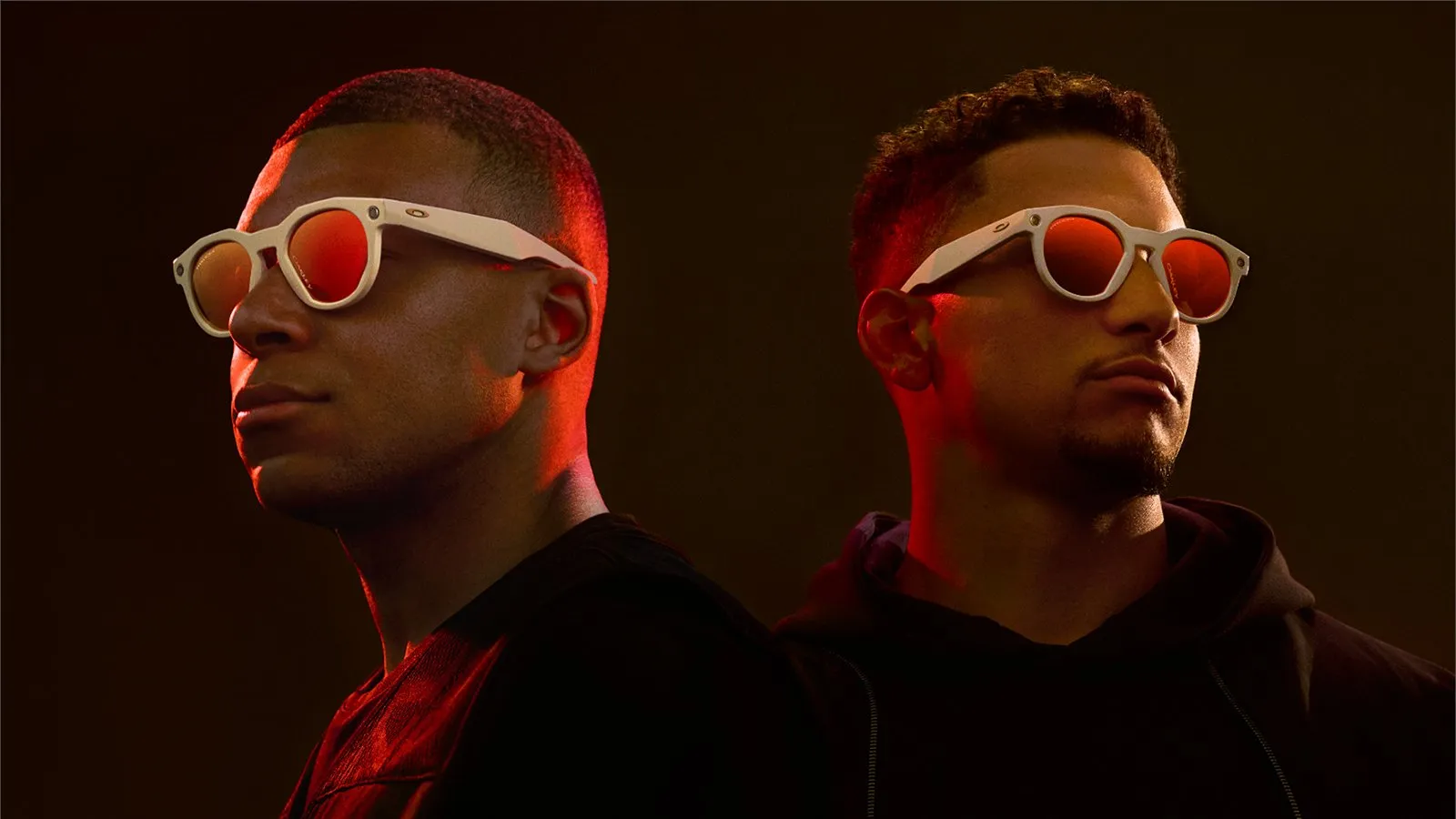 AIスマートグラス新展開:MetaとOakleyのコラボ新作発表
