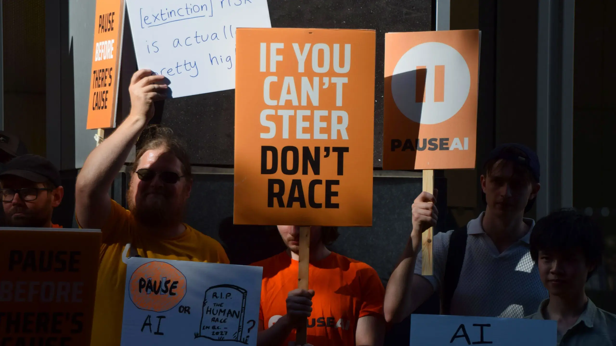 AI末日论推动AI监管：从科幻到现实的政策影响