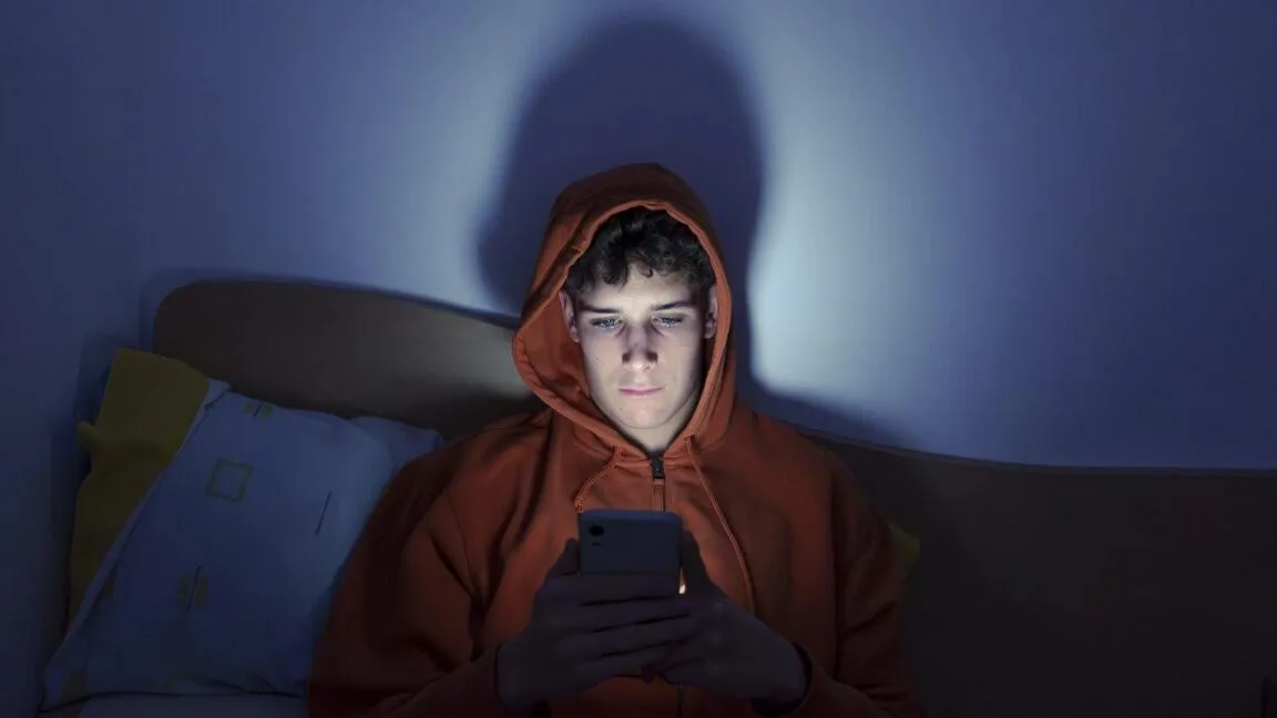 تحقق الهوية وقيود المحتوى في OpenAI ChatGPT