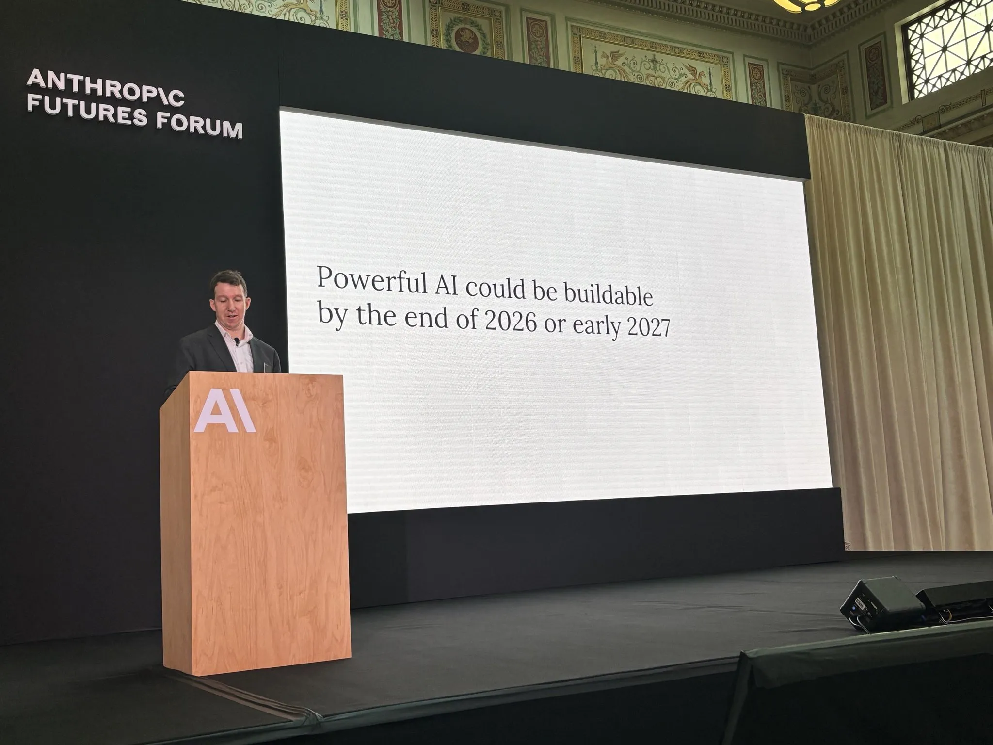 AI模型智能超越人类:OpenAI承包商面临挑战与Jack Clark预测