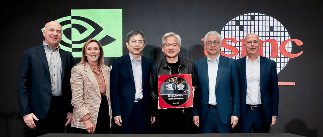 英伟达与台积电合作,首片美国本土制造Blackwell芯片晶圆亮相