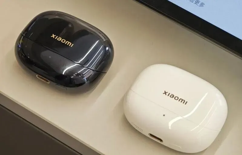 AI 하드웨어 및 구현 지능 시장 발전과 도전: 이어폰부터 휴머노이드 로봇까지